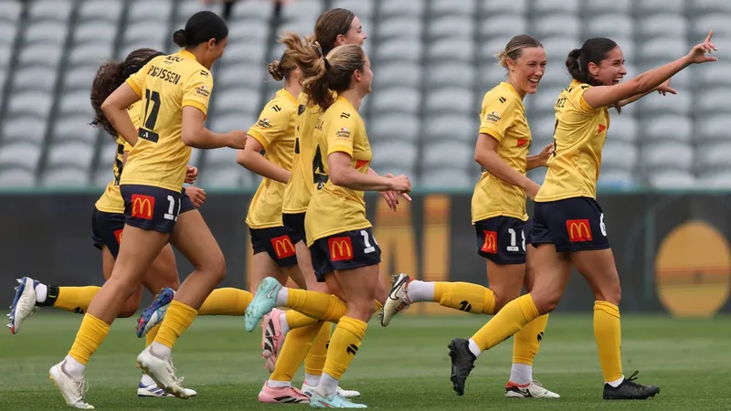 Trận đấu giữa Adelaide United và Central Coast Trận đấu giữa Adelaide United và Central Coast