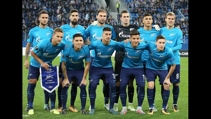 Cầu thủ Zenit vượt qua phòng ngự của CSKA Moscow Cầu thủ Zenit vượt qua phòng ngự của CSKA Moscow