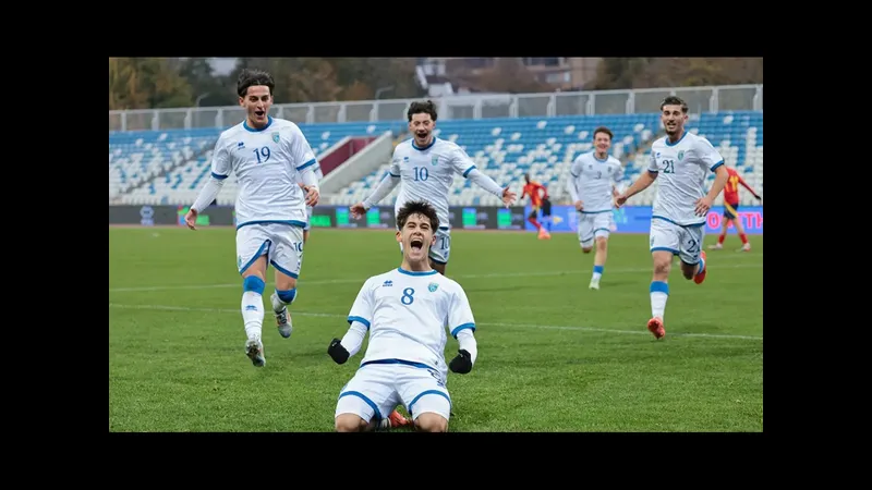 Cầu thủ U19 Kosovo và U19 Thổ Nhĩ Kỳ đấu nhau trên sân cỏ Cầu thủ U19 Kosovo và U19 Thổ Nhĩ Kỳ đấu nhau trên sân cỏ