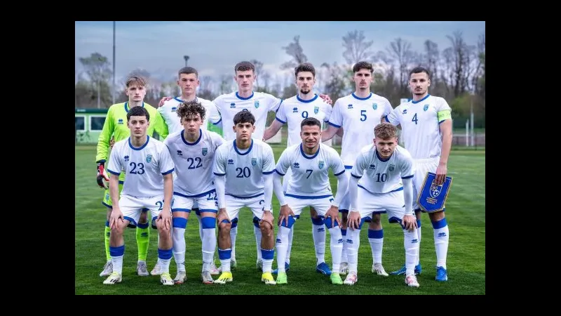 Cầu thủ U19 Kosovo đang tấn công mạnh mẽ trước U19 Thổ Nhĩ Kỳ Cầu thủ U19 Kosovo đang tấn công mạnh mẽ trước U19 Thổ Nhĩ Kỳ