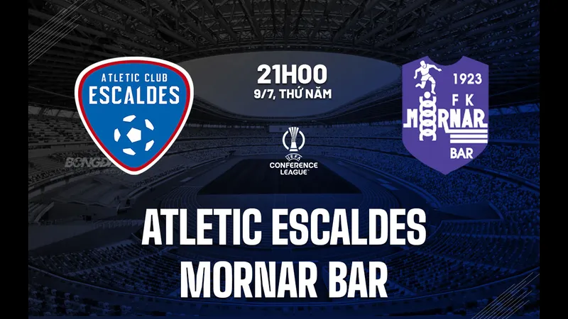 Cầu thủ Atletic Escaldes và Mornar Bar tranh chấp quả bóng Cầu thủ Atletic Escaldes và Mornar Bar tranh chấp quả bóng