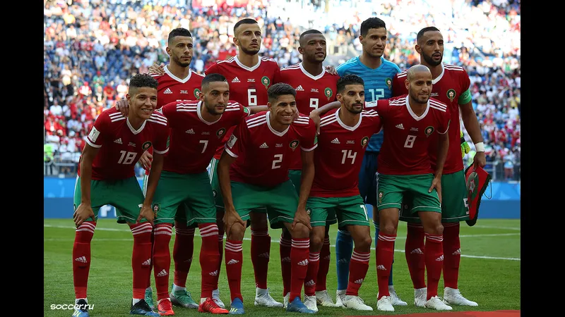 Cầu thủ Morocco tung cú sút mạnh vào khung thành Pháp. Cầu thủ Morocco tung cú sút mạnh vào khung thành Pháp.